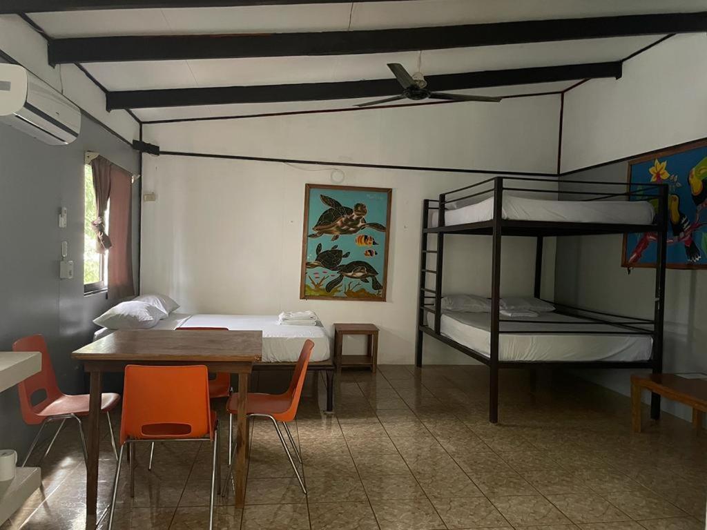 Be My Guest Cabinas Puerto Viejo de Talamanca Dış mekan fotoğraf