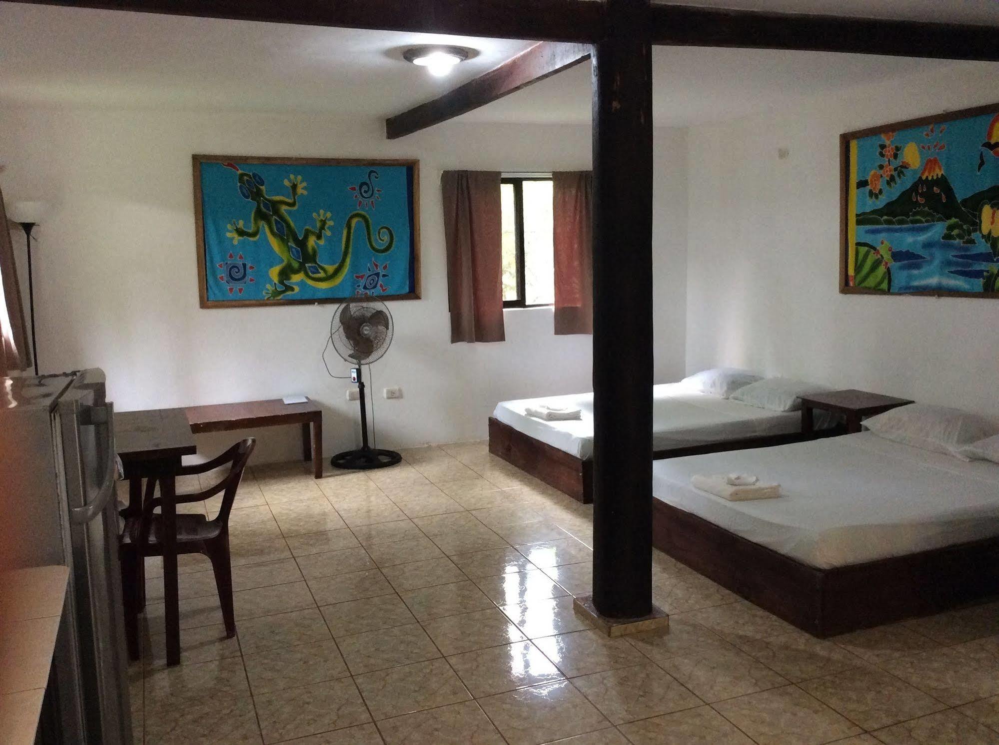 Be My Guest Cabinas Puerto Viejo de Talamanca Dış mekan fotoğraf